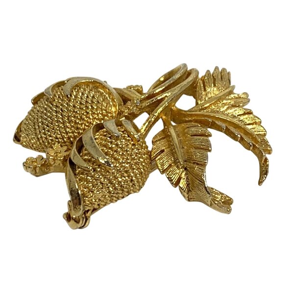 Vintage LISNER Gold Tone Textured Brooch Pin 3D Berries / Cones Flowers Leaves - Picture 3 of 8